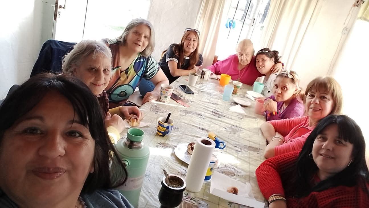 Visita a hogar de mujeres sin recursos